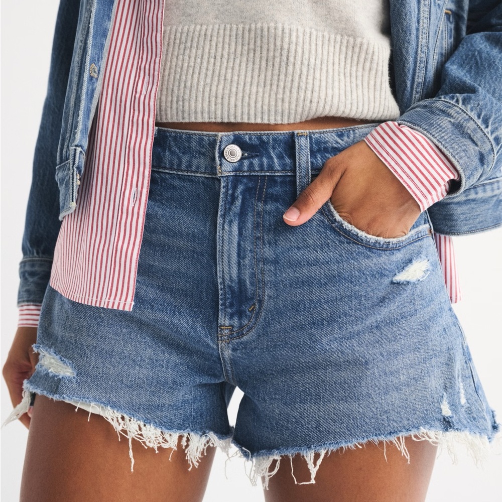 Abercrombie Curve Love High Rise Mom Short - Medium Distressed Cutoff